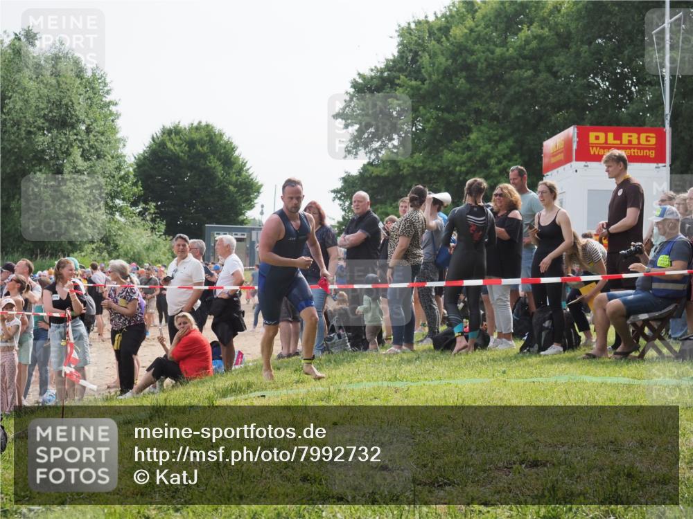 15.06.2025 - 27. Vierlanden-Triathlon KatJ http://msf.ph/oto/7992732 15.06.2025 09:53:26 Schwimmen 304 meine-sportfotos.de