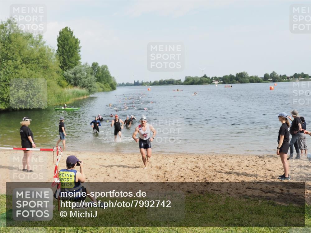 21.06.2025 - 27. Vierlanden-Triathlon MichiJ http://msf.ph/oto/7992742 15.06.2026 09:55:10 Schwimmen 299, 306, 311, 326 meine-sportfotos.de