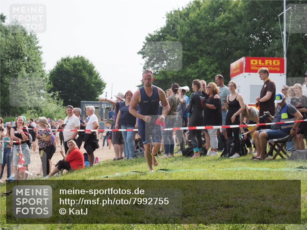 15.06.2025 - 27. Vierlanden-Triathlon KatJ http://msf.ph/oto/7992755 15.06.2025 09:53:26 Schwimmen 304 meine-sportfotos.de