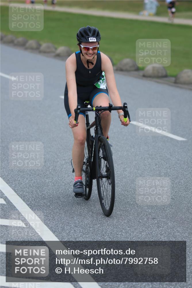 21.06.2025 - 27. Vierlanden-Triathlon H.Heesch http://msf.ph/oto/7992758 15.06.2025 12:03:38 Radfahren 203, 911, 917, 933, 964 meine-sportfotos.de