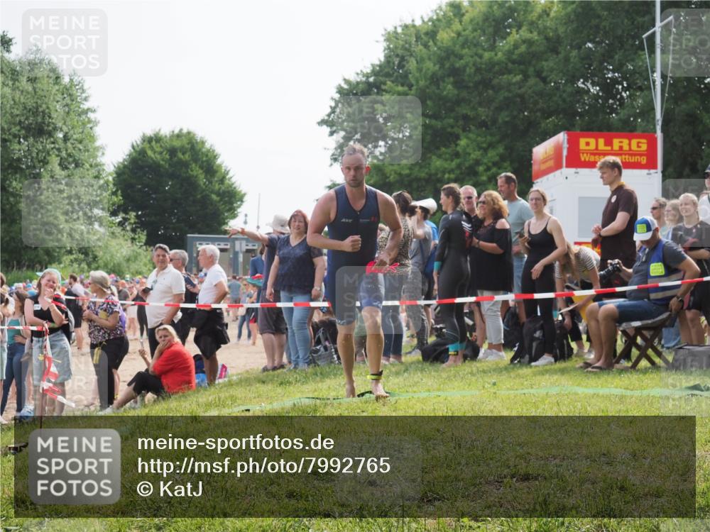 15.06.2025 - 27. Vierlanden-Triathlon KatJ http://msf.ph/oto/7992765 15.06.2025 09:53:26 Schwimmen 304 meine-sportfotos.de