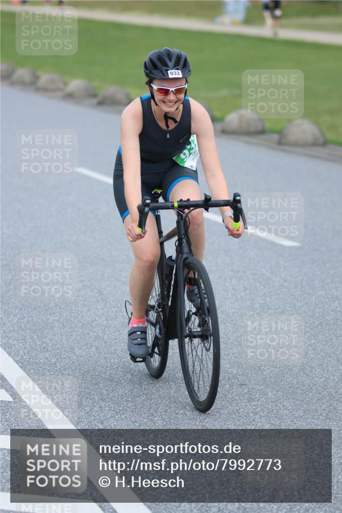 21.06.2025 - 27. Vierlanden-Triathlon H.Heesch http://msf.ph/oto/7992773 15.06.2025 12:03:38 Radfahren 203, 911, 917, 933, 964 meine-sportfotos.de