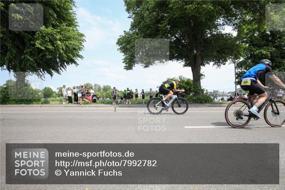 15.06.2025 - 7 Türme Triathlon Yannick Fuchs http://msf.ph/oto/7992782 15.06.2025 13:28:58 Radfahren 339, 558, 592, 680, 833, 1006, 1045 meine-sportfotos.de