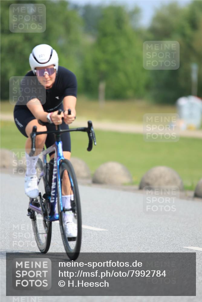 15.06.2025 - 27. Vierlanden-Triathlon H.Heesch http://msf.ph/oto/7992784 15.06.2025 10:18:37 Radfahren 221 meine-sportfotos.de