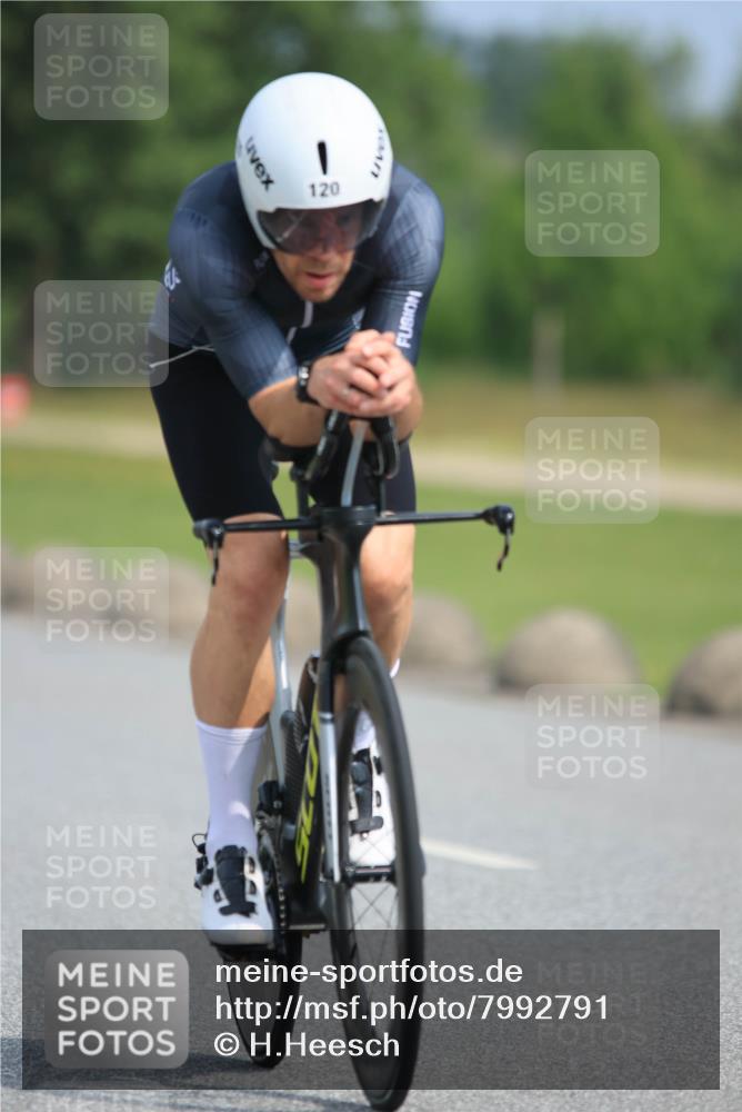 15.06.2025 - 27. Vierlanden-Triathlon H.Heesch http://msf.ph/oto/7992791 15.06.2025 10:18:48 Radfahren 120, 144 meine-sportfotos.de