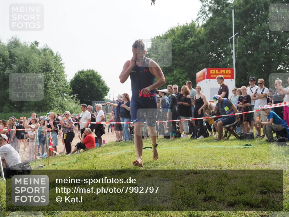 15.06.2025 - 27. Vierlanden-Triathlon KatJ http://msf.ph/oto/7992797 15.06.2025 09:53:27 Schwimmen 304 meine-sportfotos.de