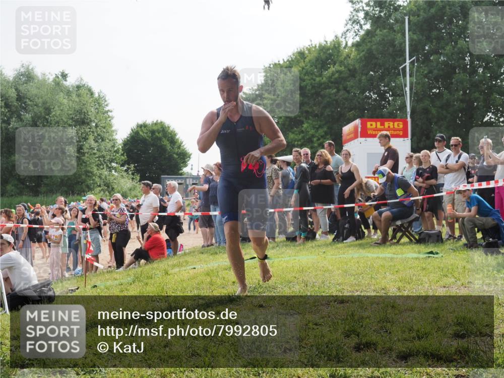 15.06.2025 - 27. Vierlanden-Triathlon KatJ http://msf.ph/oto/7992805 15.06.2025 09:53:28 Schwimmen 304 meine-sportfotos.de