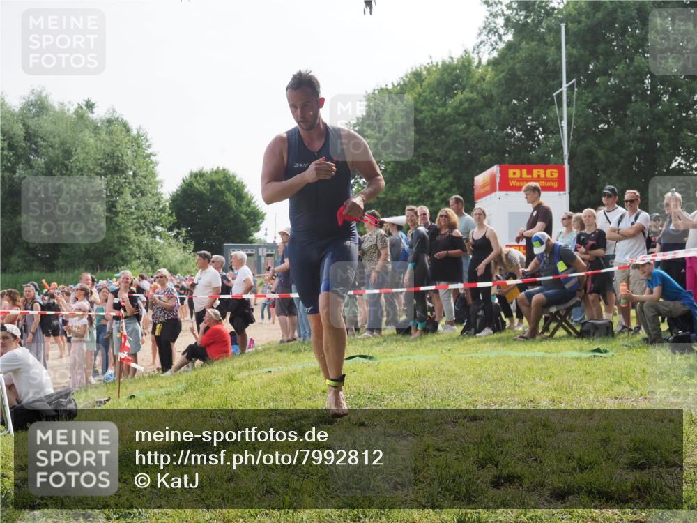 15.06.2025 - 27. Vierlanden-Triathlon KatJ http://msf.ph/oto/7992812 15.06.2025 09:53:28 Schwimmen 304 meine-sportfotos.de