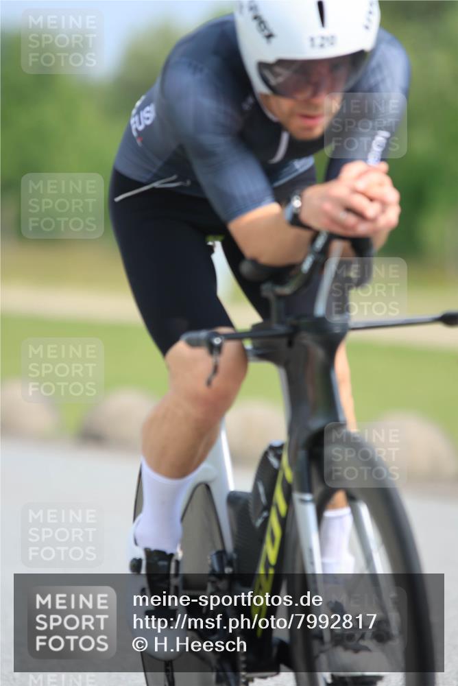 15.06.2025 - 27. Vierlanden-Triathlon H.Heesch http://msf.ph/oto/7992817 15.06.2025 10:18:49 Radfahren 120, 144 meine-sportfotos.de