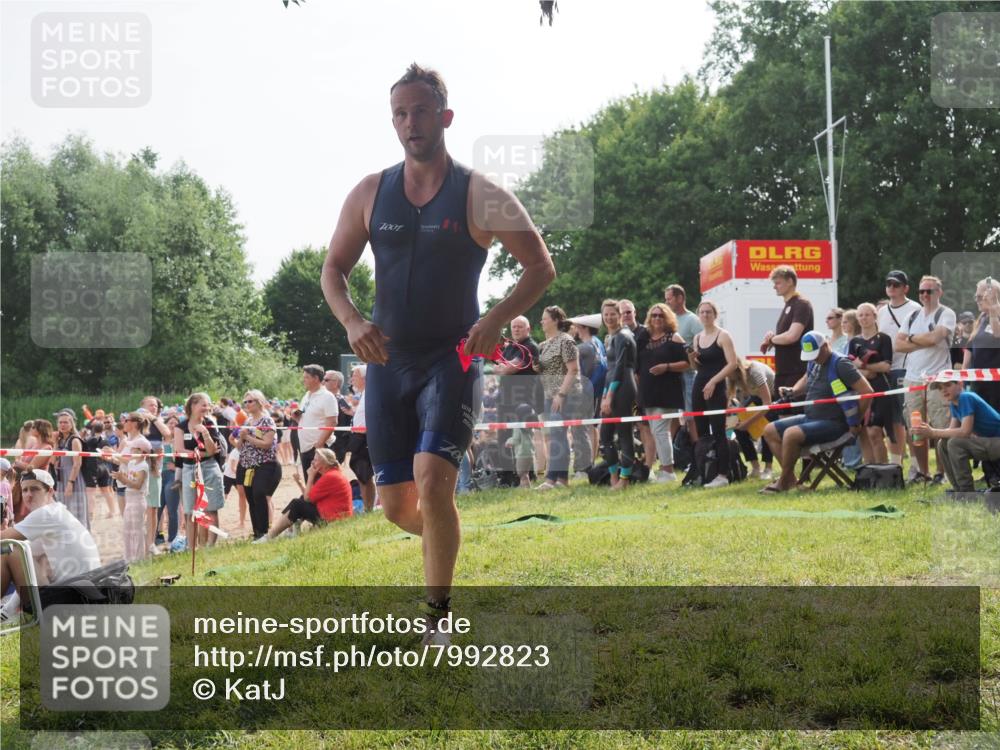 15.06.2025 - 27. Vierlanden-Triathlon KatJ http://msf.ph/oto/7992823 15.06.2025 09:53:28 Schwimmen 304 meine-sportfotos.de