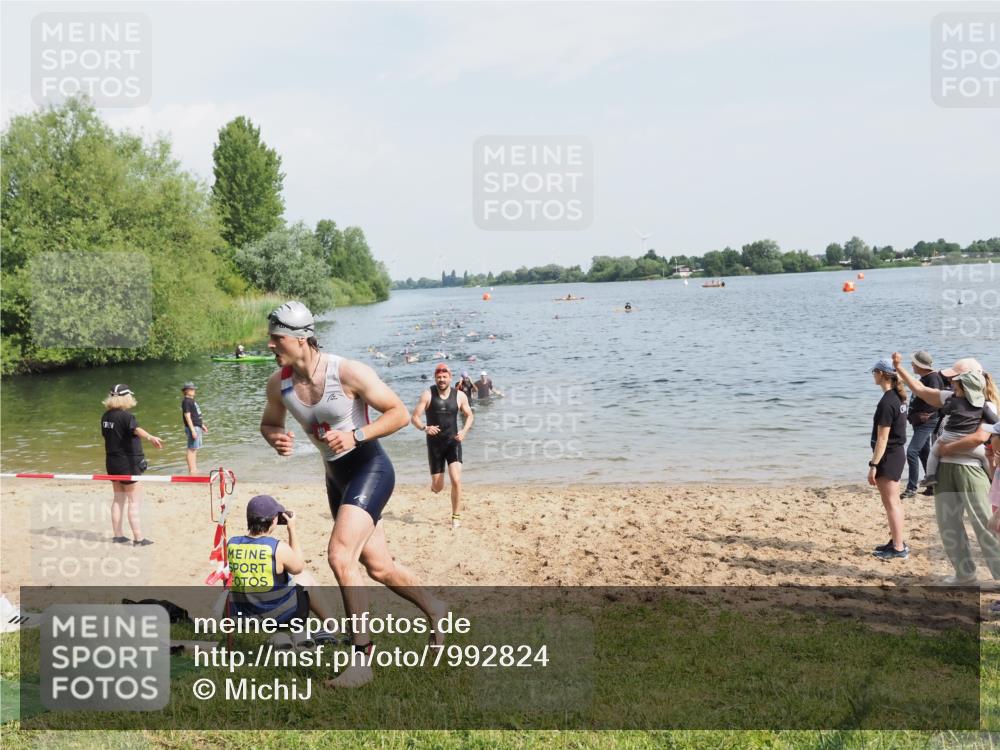 21.06.2025 - 27. Vierlanden-Triathlon MichiJ http://msf.ph/oto/7992824 15.06.2026 09:55:13 Schwimmen 299, 306, 311, 326 meine-sportfotos.de