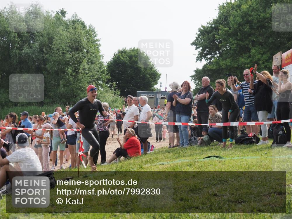 15.06.2025 - 27. Vierlanden-Triathlon KatJ http://msf.ph/oto/7992830 15.06.2025 09:54:00 Schwimmen 307 meine-sportfotos.de