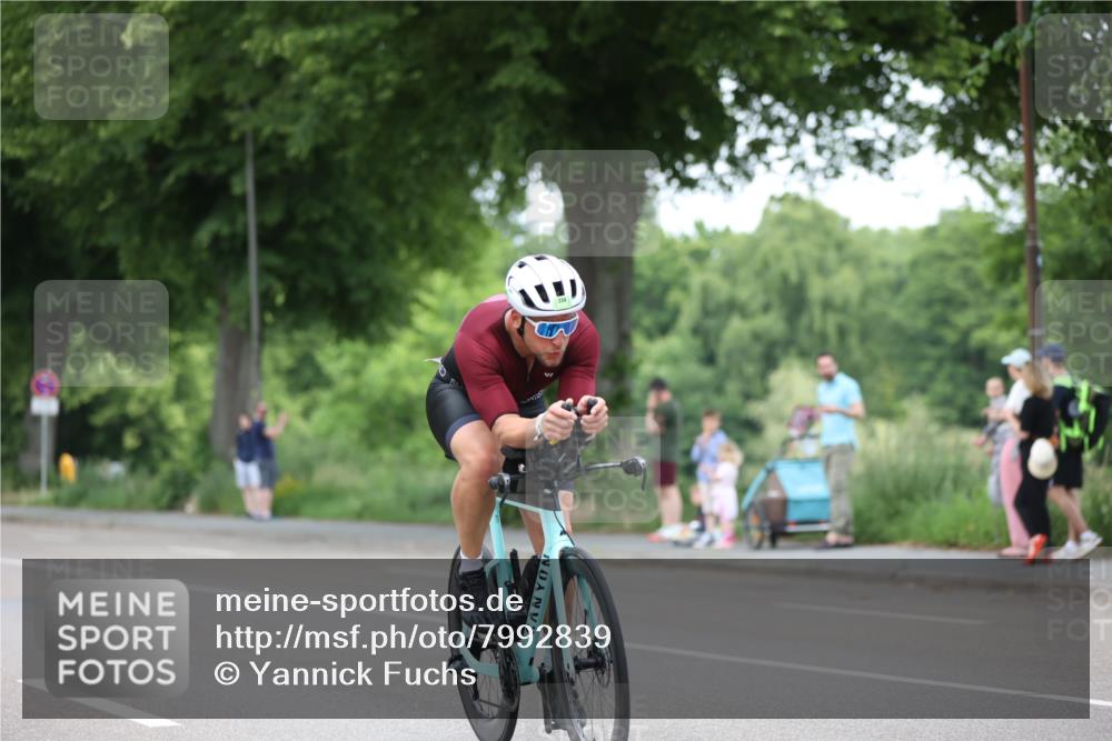 15.06.2025 - 7 Türme Triathlon Yannick Fuchs http://msf.ph/oto/7992839 15.06.2025 12:03:09 Radfahren  meine-sportfotos.de