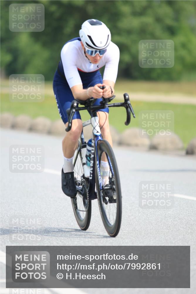 15.06.2025 - 27. Vierlanden-Triathlon H.Heesch http://msf.ph/oto/7992861 15.06.2025 10:19:35 Radfahren 4, 8, 174, 292 meine-sportfotos.de