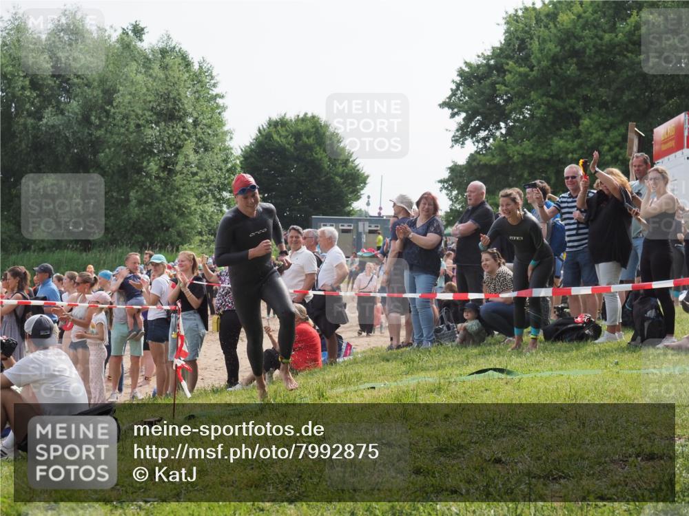 15.06.2025 - 27. Vierlanden-Triathlon KatJ http://msf.ph/oto/7992875 15.06.2025 09:54:01 Schwimmen 307 meine-sportfotos.de