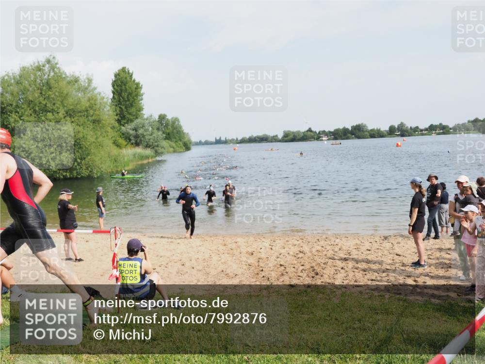 21.06.2025 - 27. Vierlanden-Triathlon MichiJ http://msf.ph/oto/7992876 15.06.2026 09:55:15 Schwimmen 299, 306, 311, 326, 348 meine-sportfotos.de