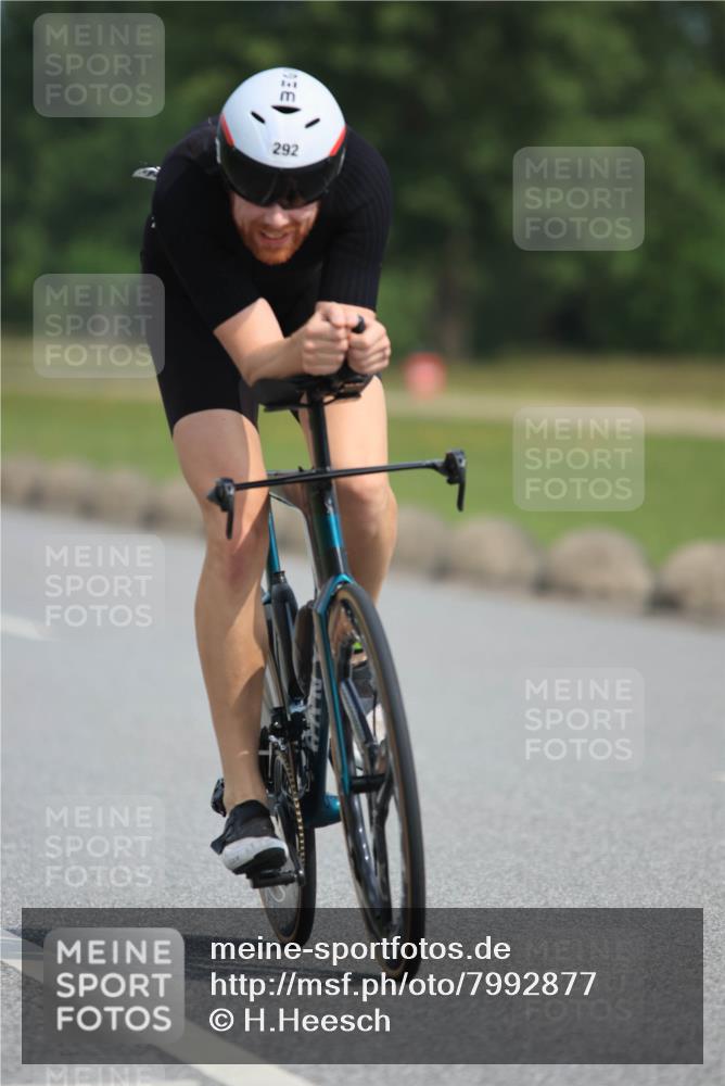 15.06.2025 - 27. Vierlanden-Triathlon H.Heesch http://msf.ph/oto/7992877 15.06.2025 10:19:40 Radfahren 4, 292 meine-sportfotos.de