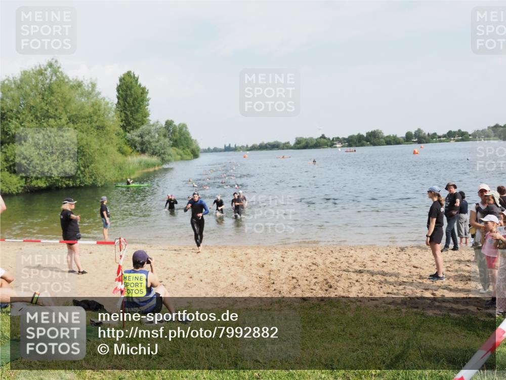 21.06.2025 - 27. Vierlanden-Triathlon MichiJ http://msf.ph/oto/7992882 15.06.2026 09:55:15 Schwimmen 299, 306, 311, 326, 348 meine-sportfotos.de