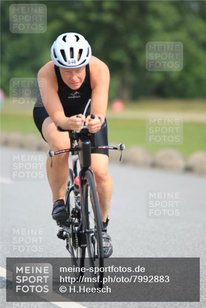 15.06.2025 - 27. Vierlanden-Triathlon H.Heesch http://msf.ph/oto/7992883 15.06.2025 10:19:49 Radfahren 246 meine-sportfotos.de