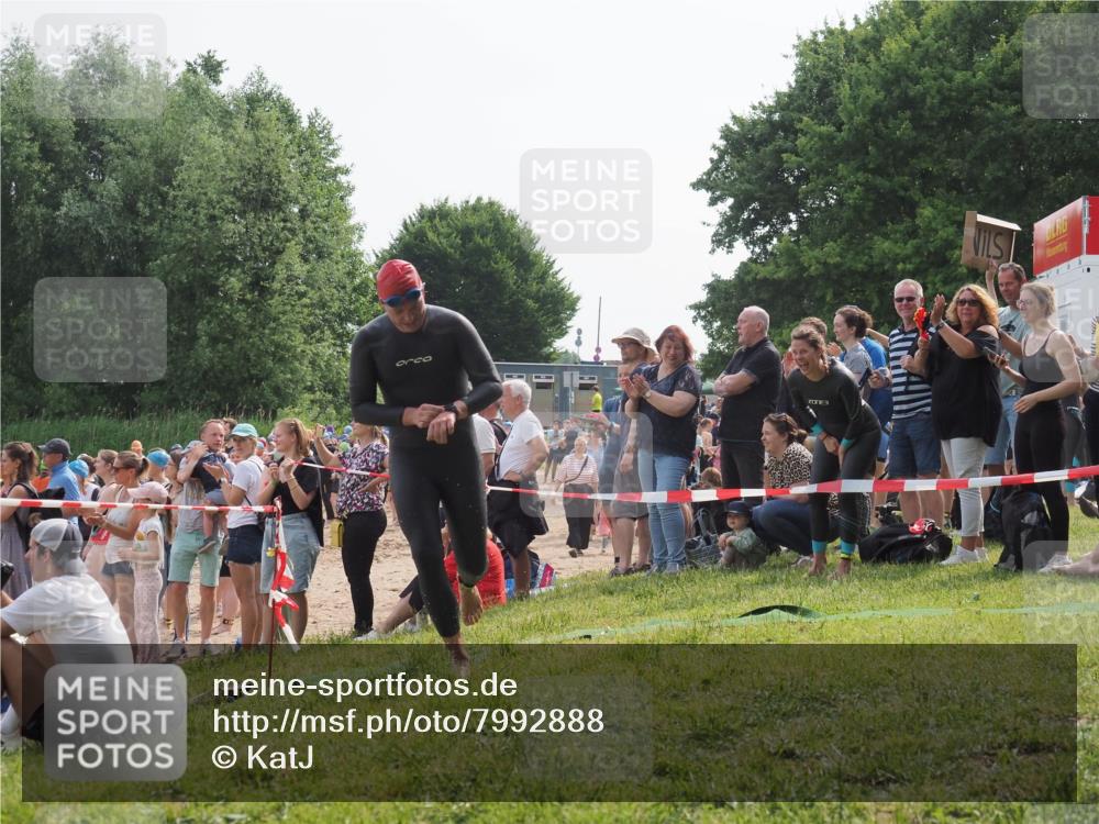 15.06.2025 - 27. Vierlanden-Triathlon KatJ http://msf.ph/oto/7992888 15.06.2025 09:54:01 Schwimmen 307 meine-sportfotos.de