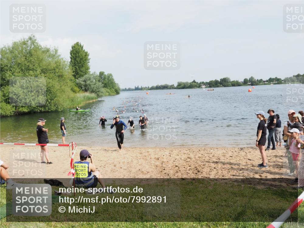 21.06.2025 - 27. Vierlanden-Triathlon MichiJ http://msf.ph/oto/7992891 15.06.2026 09:55:15 Schwimmen 299, 306, 311, 326, 348 meine-sportfotos.de