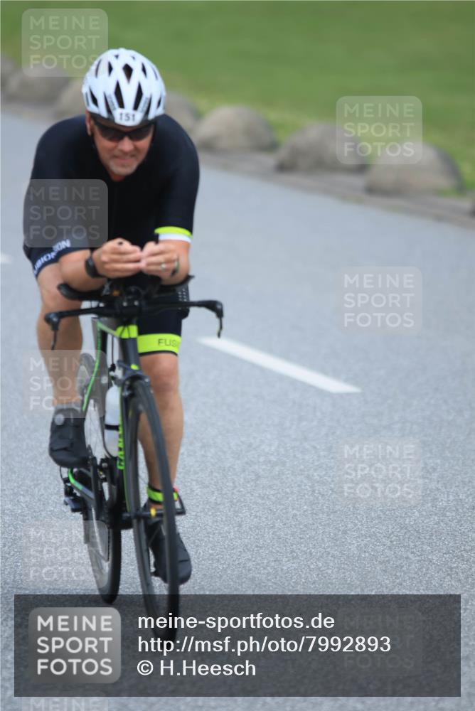21.06.2025 - 27. Vierlanden-Triathlon H.Heesch http://msf.ph/oto/7992893 15.06.2025 12:03:56 Radfahren 151, 638, 735, 764, 775, 798, 858, 956 meine-sportfotos.de