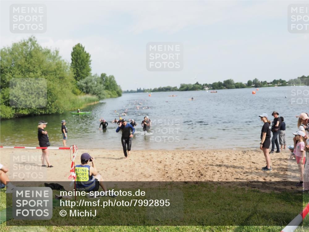 21.06.2025 - 27. Vierlanden-Triathlon MichiJ http://msf.ph/oto/7992895 15.06.2026 09:55:16 Schwimmen 299, 306, 311, 348, 353 meine-sportfotos.de