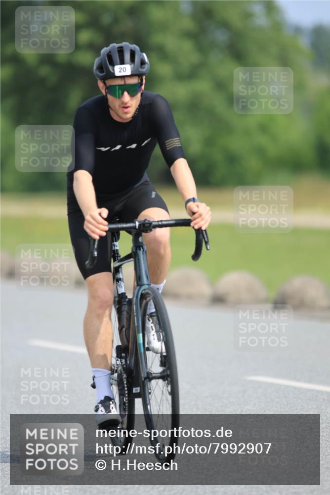 15.06.2025 - 27. Vierlanden-Triathlon H.Heesch http://msf.ph/oto/7992907 15.06.2025 10:20:04 Radfahren 20, 69, 85, 162, 623 meine-sportfotos.de