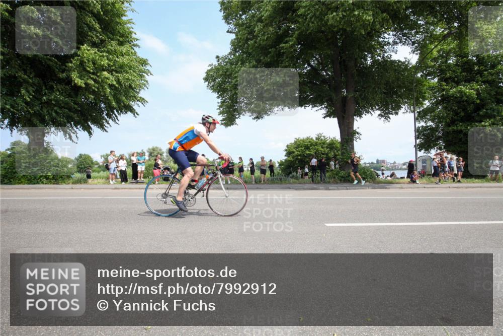 15.06.2025 - 7 Türme Triathlon Yannick Fuchs http://msf.ph/oto/7992912 15.06.2025 13:29:43 Radfahren 284, 701, 707, 950 meine-sportfotos.de
