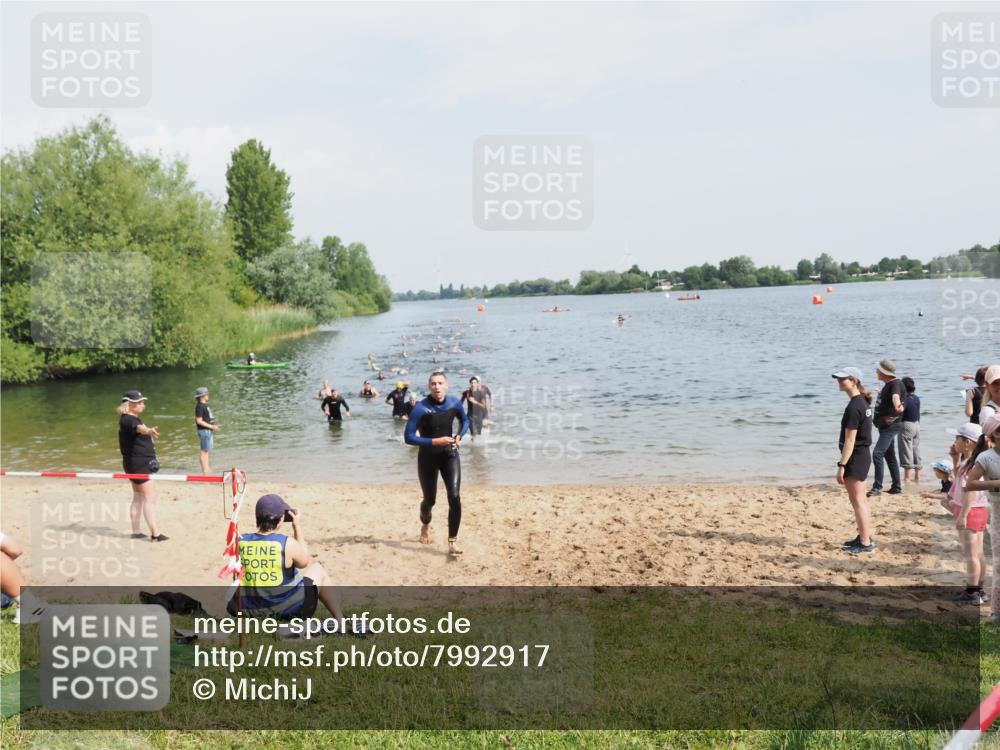 21.06.2025 - 27. Vierlanden-Triathlon MichiJ http://msf.ph/oto/7992917 15.06.2026 09:55:17 Schwimmen 299, 306, 311, 327, 348, 353 meine-sportfotos.de