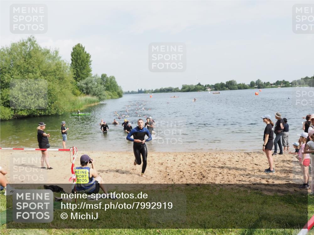 21.06.2025 - 27. Vierlanden-Triathlon MichiJ http://msf.ph/oto/7992919 15.06.2026 09:55:17 Schwimmen 299, 306, 311, 327, 348, 353 meine-sportfotos.de