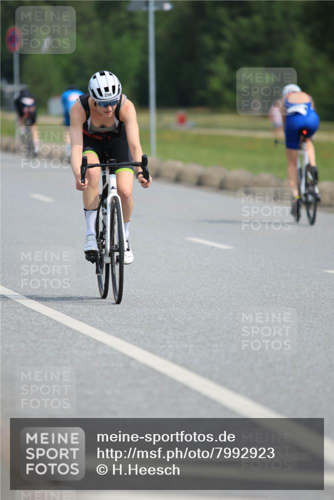 15.06.2025 - 27. Vierlanden-Triathlon H.Heesch http://msf.ph/oto/7992923 15.06.2025 10:20:22 Radfahren 90, 220, 512 meine-sportfotos.de