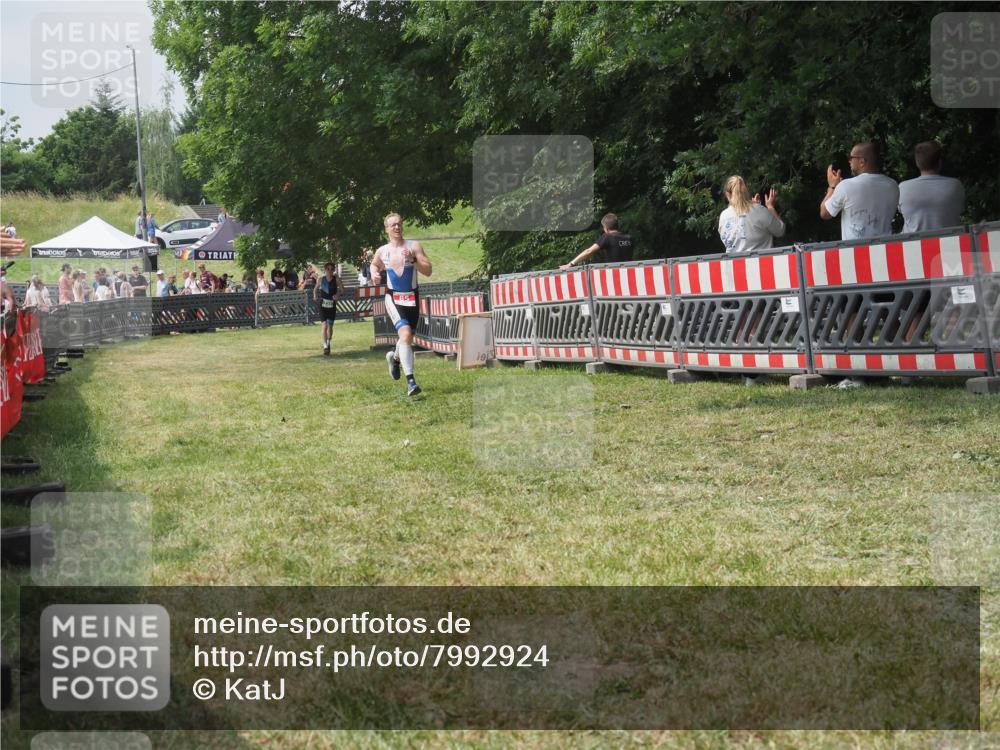 21.06.2025 - 27. Vierlanden-Triathlon KatJ http://msf.ph/oto/7992924 15.06.2025 12:33:30 Ziel 85 meine-sportfotos.de