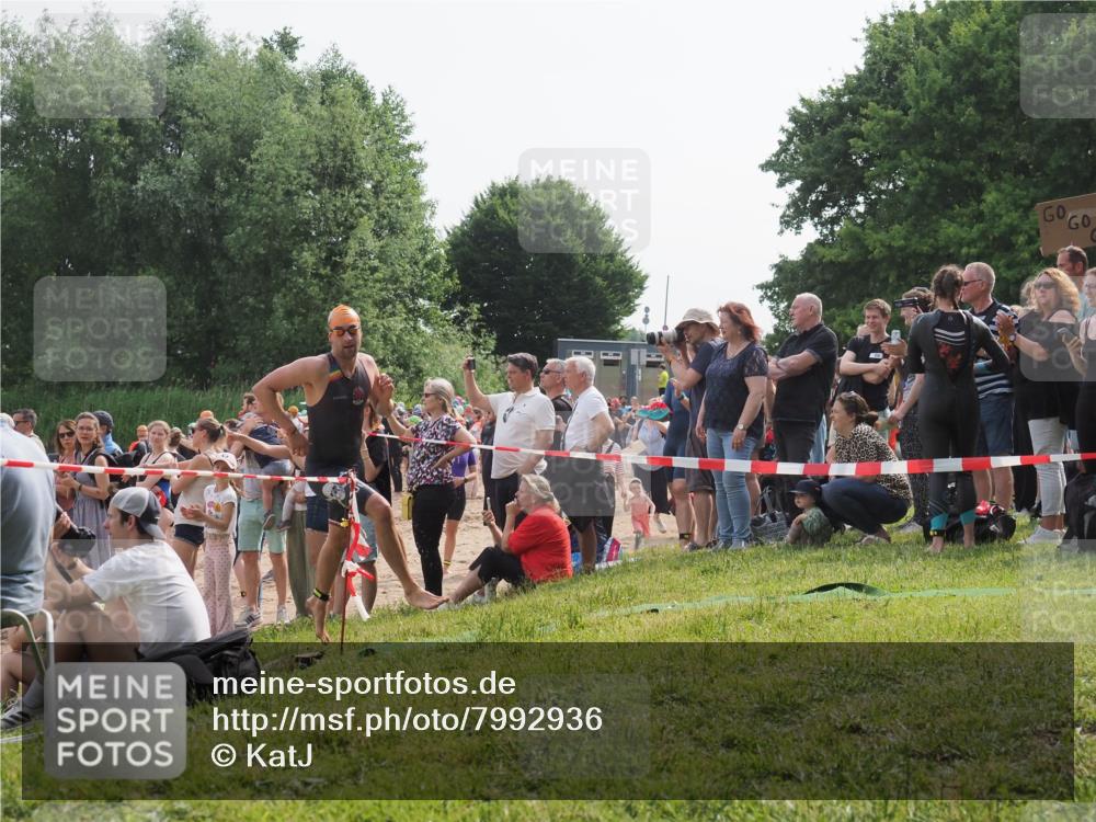 15.06.2025 - 27. Vierlanden-Triathlon KatJ http://msf.ph/oto/7992936 15.06.2025 09:54:08 Schwimmen 267, 307, 356 meine-sportfotos.de