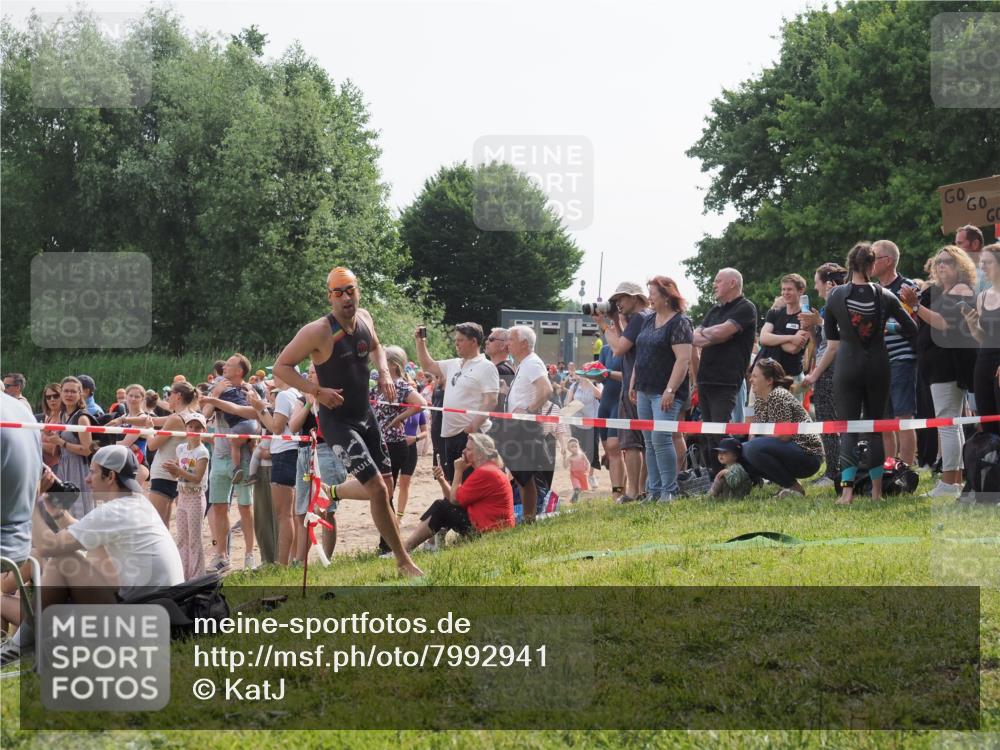15.06.2025 - 27. Vierlanden-Triathlon KatJ http://msf.ph/oto/7992941 15.06.2025 09:54:08 Schwimmen 267, 307, 356 meine-sportfotos.de