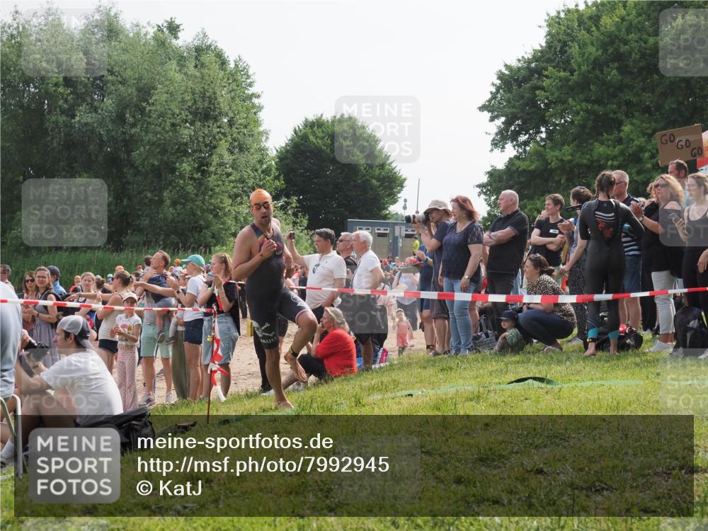 15.06.2025 - 27. Vierlanden-Triathlon KatJ http://msf.ph/oto/7992945 15.06.2025 09:54:08 Schwimmen 267, 307, 356 meine-sportfotos.de