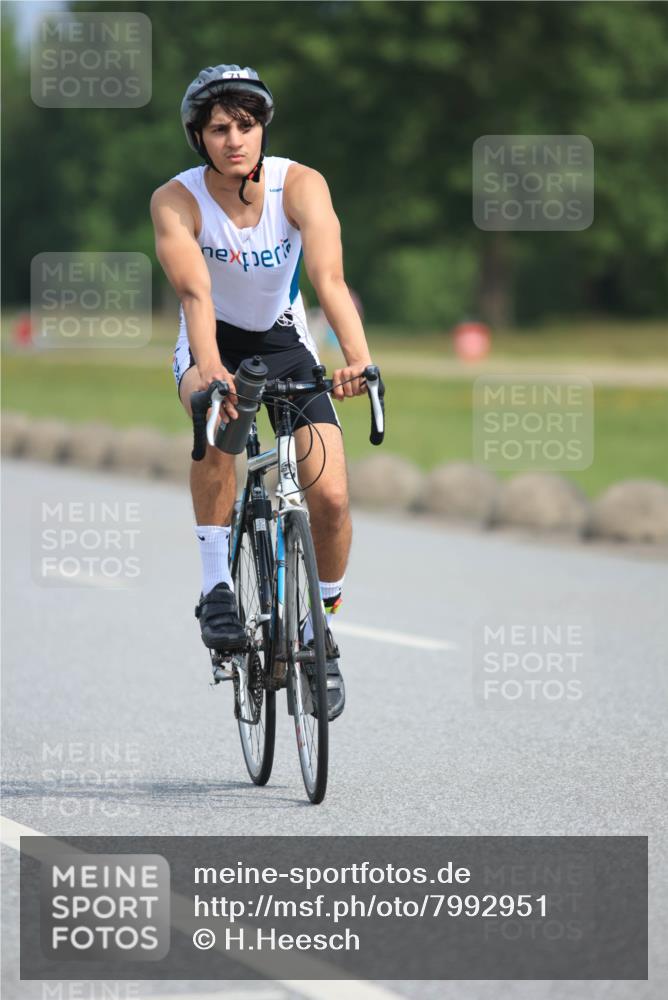 15.06.2025 - 27. Vierlanden-Triathlon H.Heesch http://msf.ph/oto/7992951 15.06.2025 10:20:31 Radfahren 71, 181, 182, 227, 513 meine-sportfotos.de