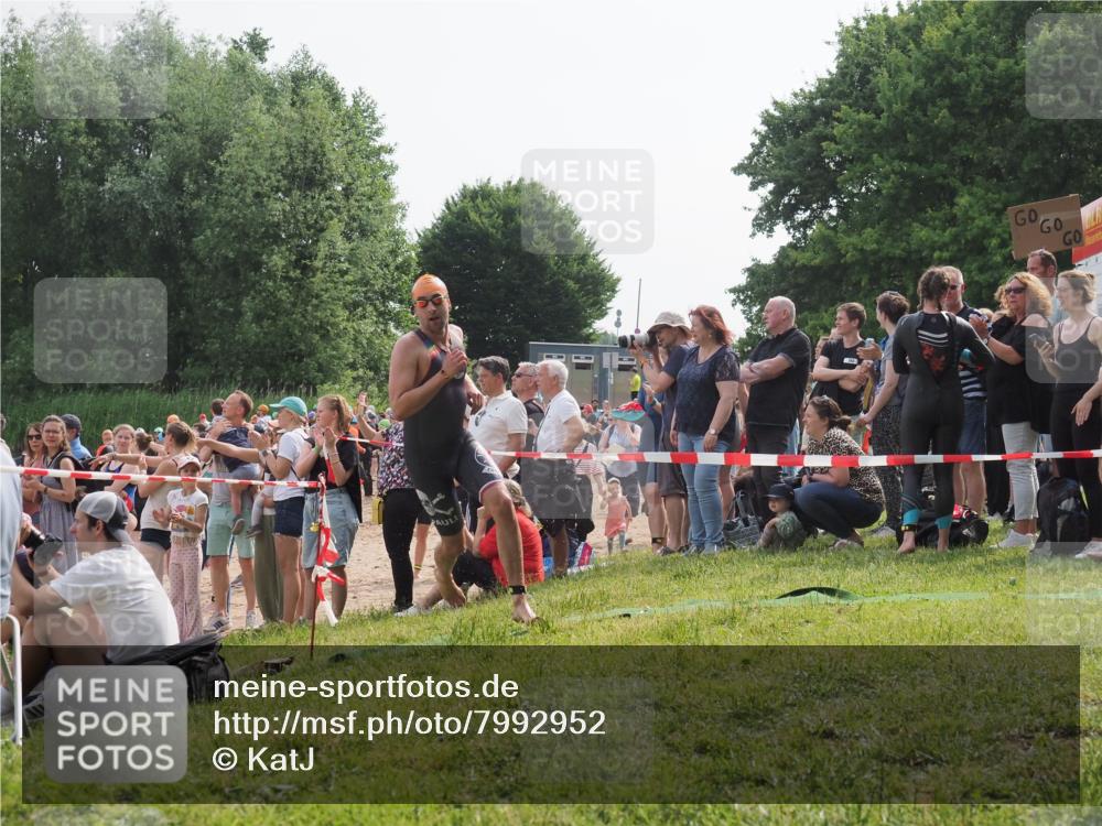 15.06.2025 - 27. Vierlanden-Triathlon KatJ http://msf.ph/oto/7992952 15.06.2025 09:54:08 Schwimmen 267, 307, 356 meine-sportfotos.de