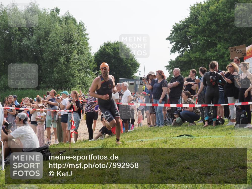 15.06.2025 - 27. Vierlanden-Triathlon KatJ http://msf.ph/oto/7992958 15.06.2025 09:54:08 Schwimmen 267, 307, 356 meine-sportfotos.de