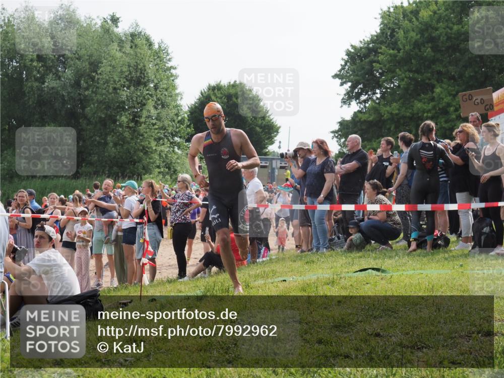 15.06.2025 - 27. Vierlanden-Triathlon KatJ http://msf.ph/oto/7992962 15.06.2025 09:54:08 Schwimmen 267, 307, 356 meine-sportfotos.de