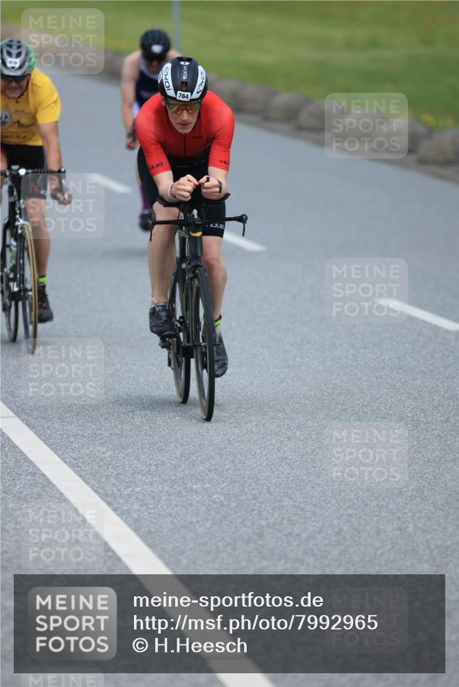 21.06.2025 - 27. Vierlanden-Triathlon H.Heesch http://msf.ph/oto/7992965 15.06.2025 12:04:00 Radfahren 653, 735, 764, 775, 798, 858, 956 meine-sportfotos.de