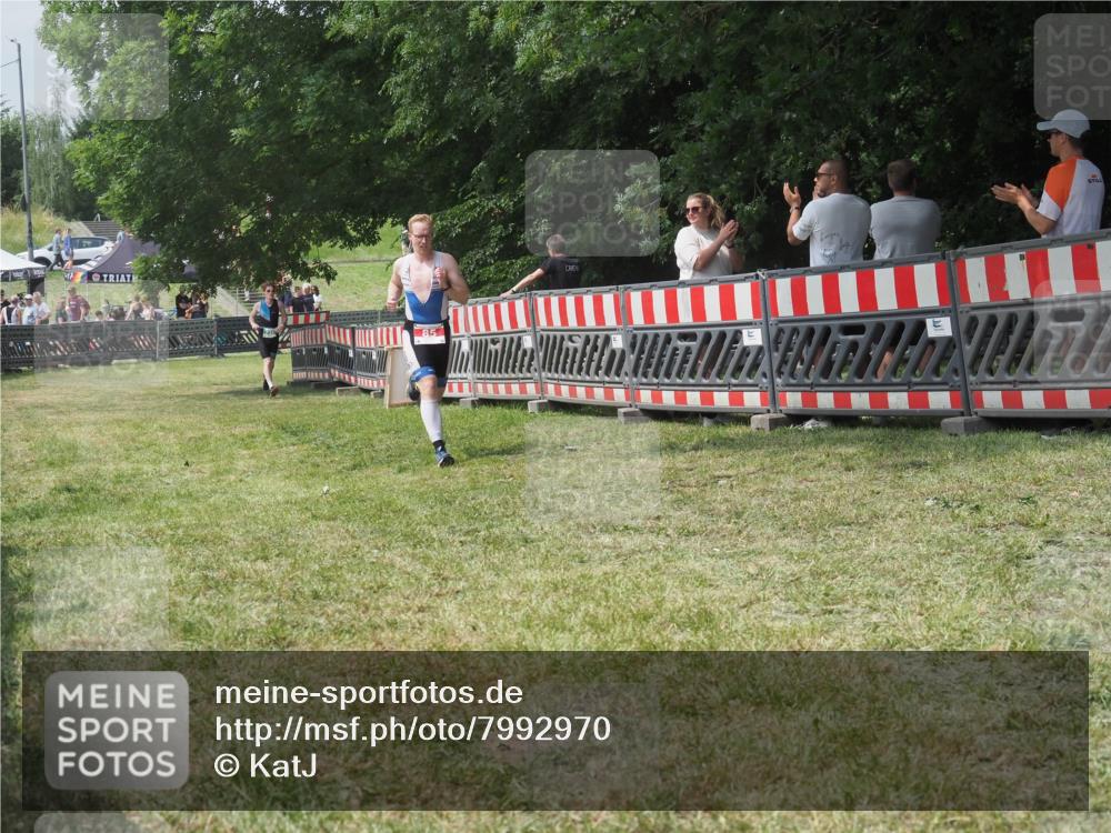 21.06.2025 - 27. Vierlanden-Triathlon KatJ http://msf.ph/oto/7992970 15.06.2025 12:33:31 Ziel 85 meine-sportfotos.de