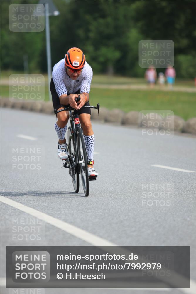 15.06.2025 - 27. Vierlanden-Triathlon H.Heesch http://msf.ph/oto/7992979 15.06.2025 10:20:35 Radfahren 71, 181, 182, 227, 513 meine-sportfotos.de