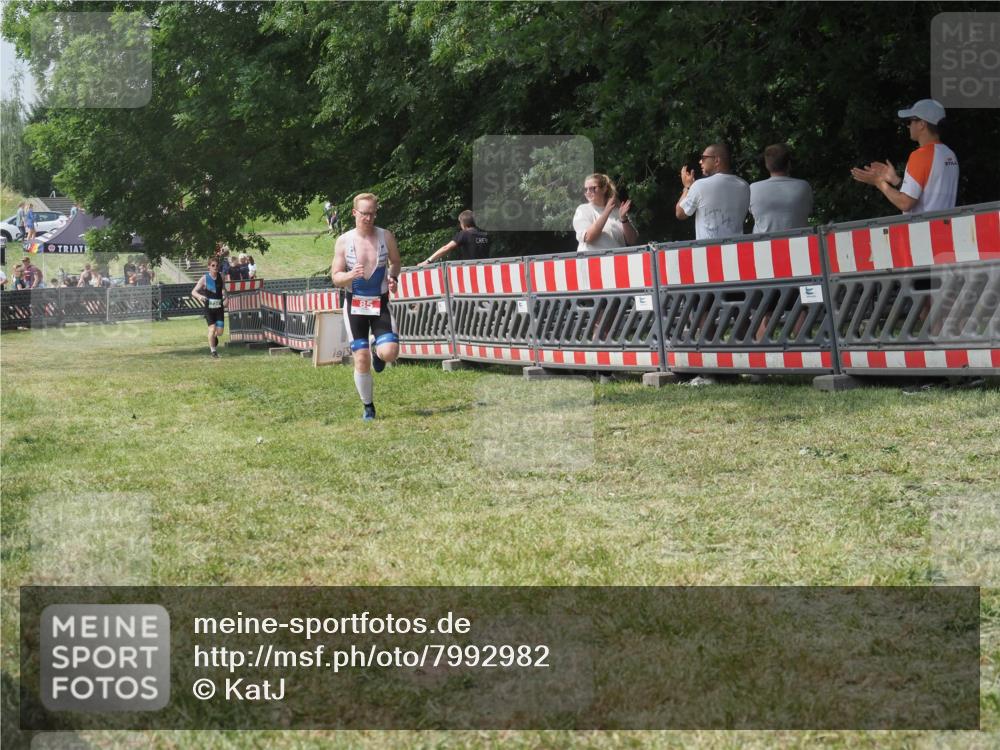 21.06.2025 - 27. Vierlanden-Triathlon KatJ http://msf.ph/oto/7992982 15.06.2025 12:33:31 Ziel 85 meine-sportfotos.de