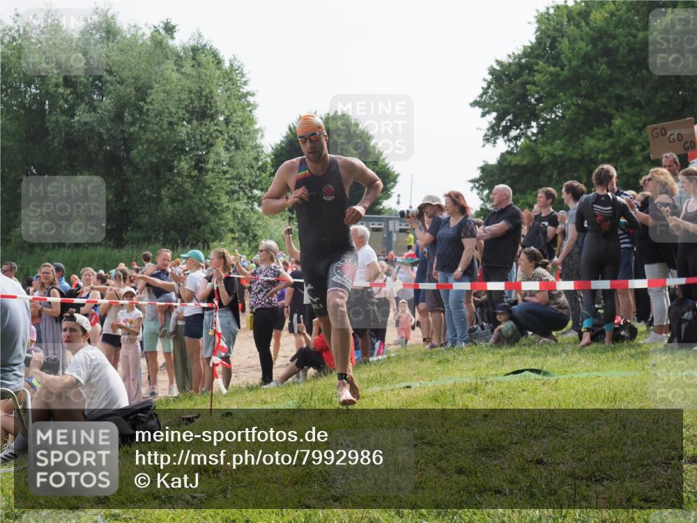 15.06.2025 - 27. Vierlanden-Triathlon KatJ http://msf.ph/oto/7992986 15.06.2025 09:54:09 Schwimmen 267, 307, 356 meine-sportfotos.de
