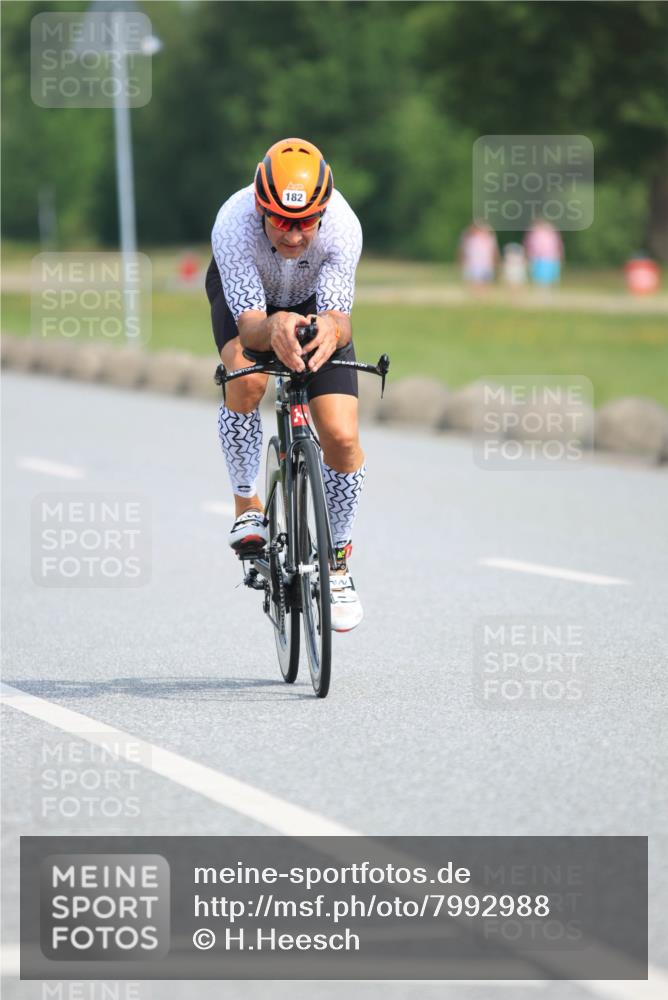 15.06.2025 - 27. Vierlanden-Triathlon H.Heesch http://msf.ph/oto/7992988 15.06.2025 10:20:35 Radfahren 71, 181, 182, 227, 513 meine-sportfotos.de