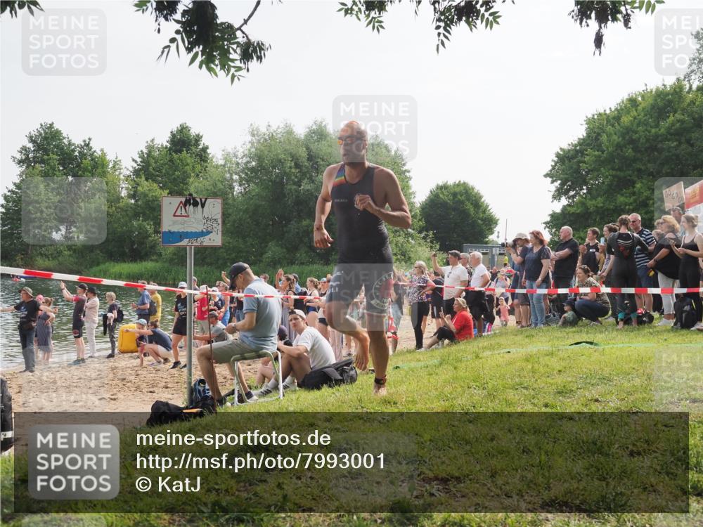 15.06.2025 - 27. Vierlanden-Triathlon KatJ http://msf.ph/oto/7993001 15.06.2025 09:54:10 Schwimmen 267, 307, 356 meine-sportfotos.de