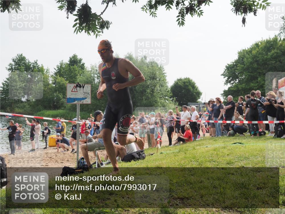 15.06.2025 - 27. Vierlanden-Triathlon KatJ http://msf.ph/oto/7993017 15.06.2025 09:54:10 Schwimmen 267, 307, 356 meine-sportfotos.de