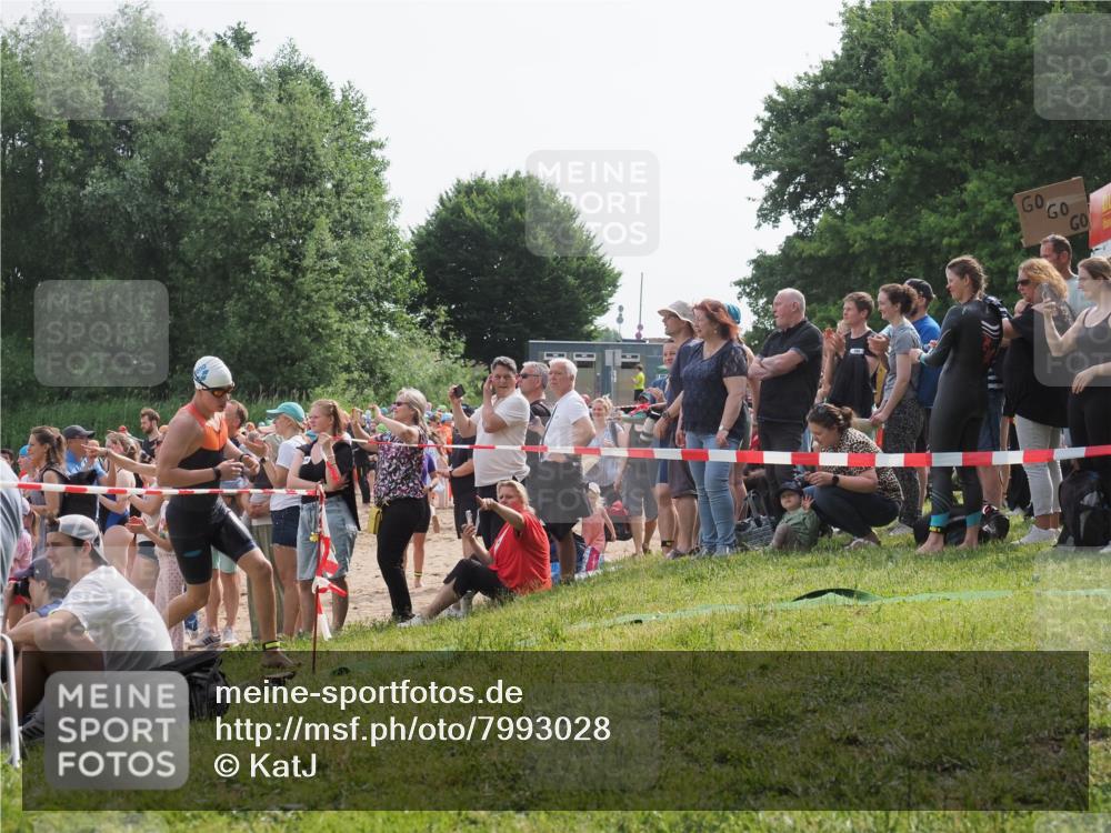 15.06.2025 - 27. Vierlanden-Triathlon KatJ http://msf.ph/oto/7993028 15.06.2025 09:54:13 Schwimmen 267, 302, 356 meine-sportfotos.de