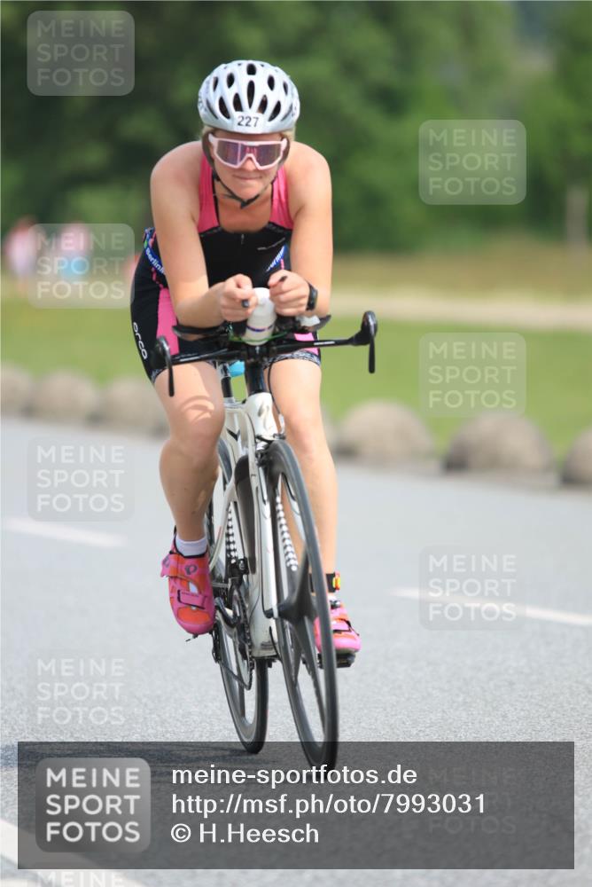 15.06.2025 - 27. Vierlanden-Triathlon H.Heesch http://msf.ph/oto/7993031 15.06.2025 10:20:38 Radfahren 181, 182, 206, 227, 622 meine-sportfotos.de